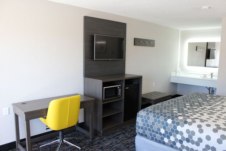 Room 10 of 11