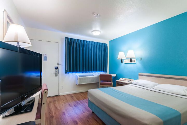 Room 27 of 34