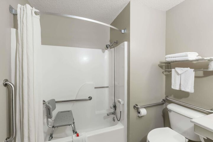Room 4 of 18
