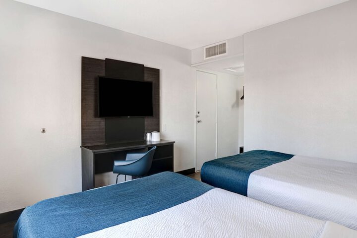 Room 30 of 43