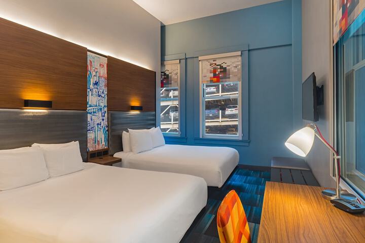 Room 9 of 28