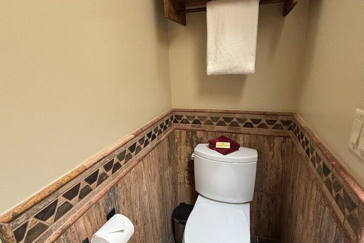 Room 165 of 285