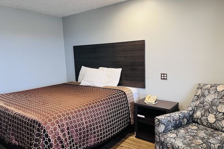 Room 10 of 16