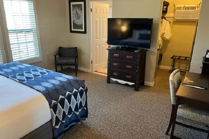 Room 24 of 52