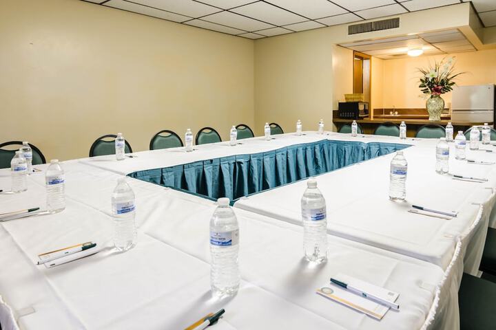 Ballroom/Hall 148 of 163