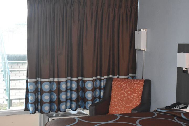 Room 8 of 20
