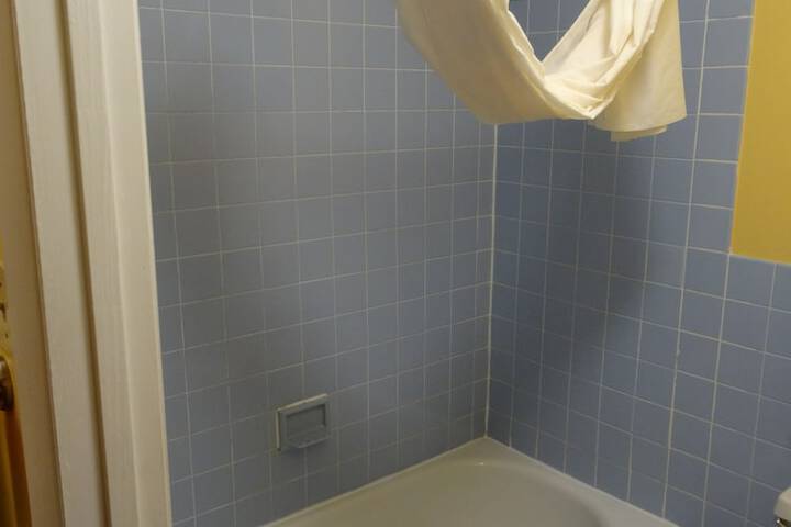 Room 21 of 27