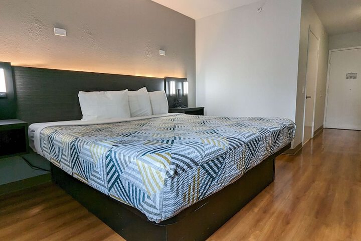 Room 14 of 27