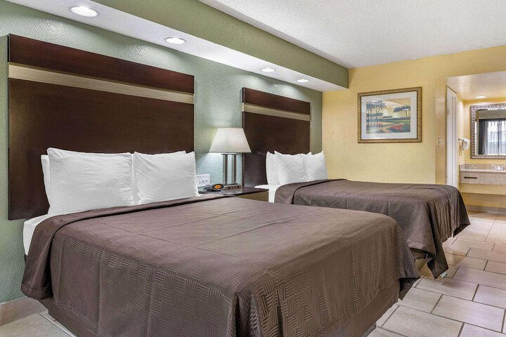 Room 33 of 49