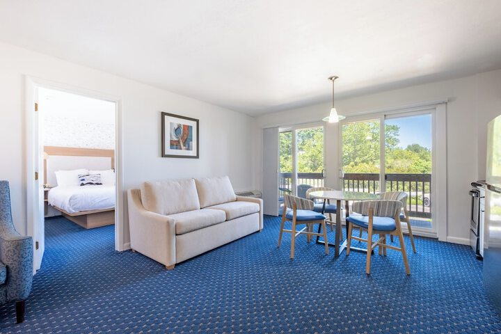 Aspinquid Resort