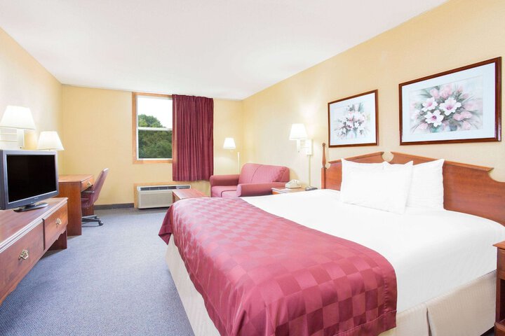 Room 17 of 34