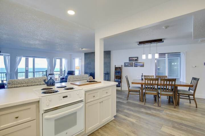 Lincoln City Beach Condo: Clubhouse & Pool Access!