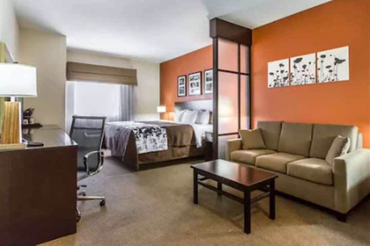 Room 5 of 18