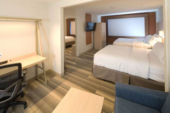 Room 25 of 47