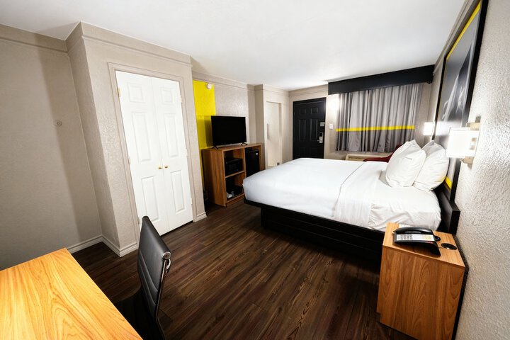 Super 8 by Wyndham Nacogdoches Near University
