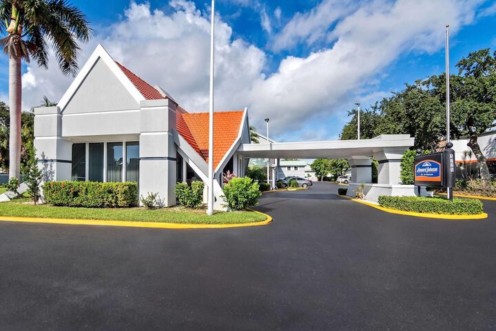 Howard Johnson by Wyndham Vero Beach / Downtown