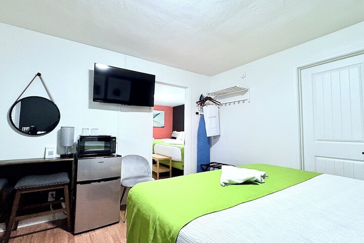 Room 33 of 54