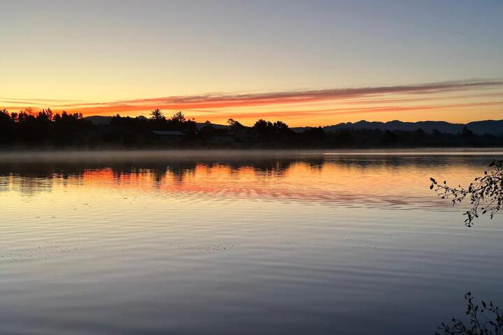 Gearhart Lakefront Vacation Rental