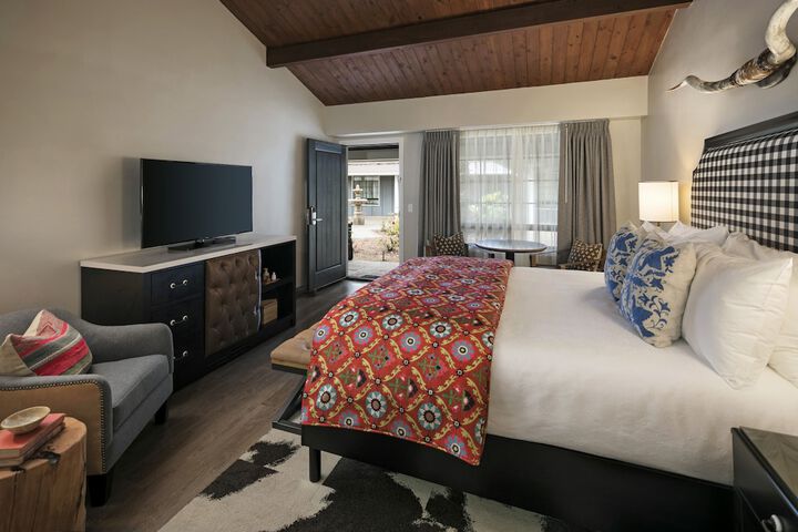 Room 27 of 60