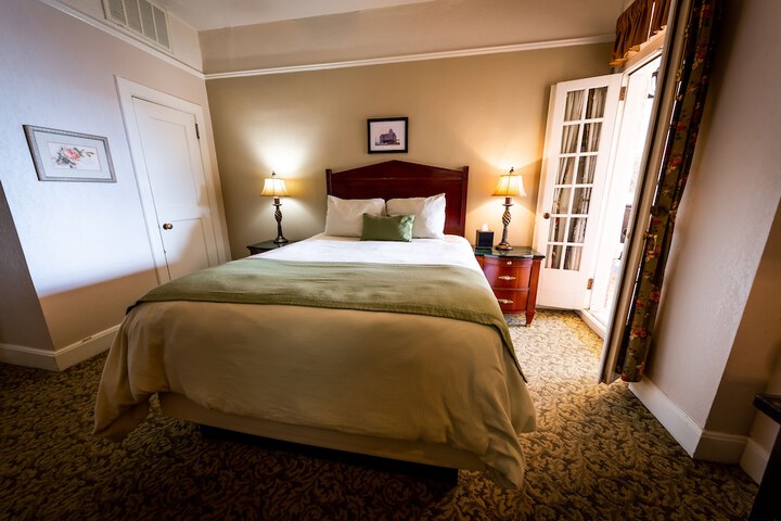 The Hotel Paisano