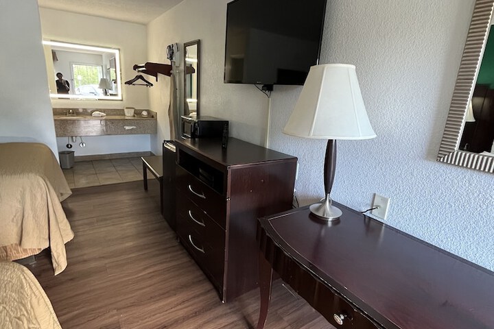 Room 32 of 54