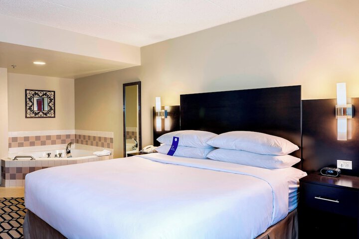 Delta Hotels by Marriott Fargo