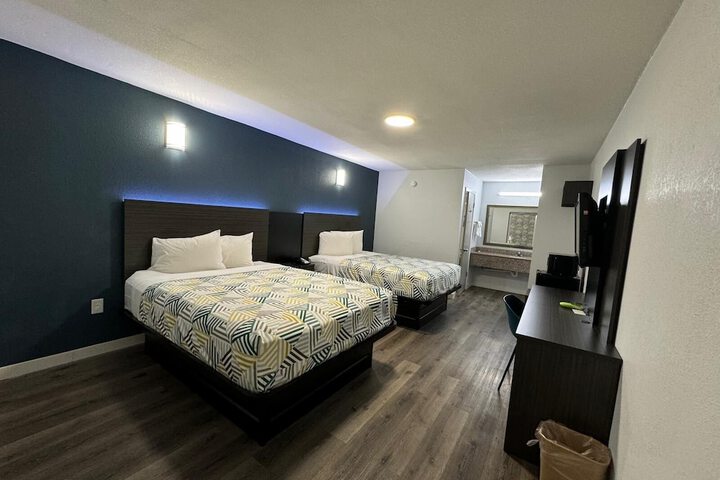 Room 9 of 15