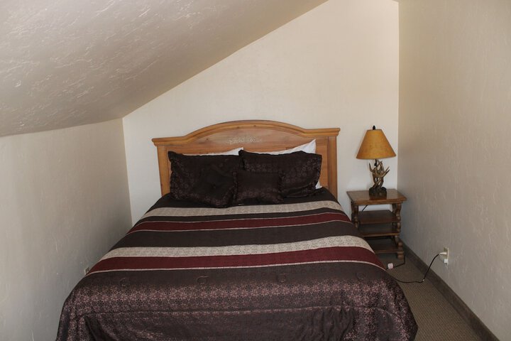 Room 28 of 104
