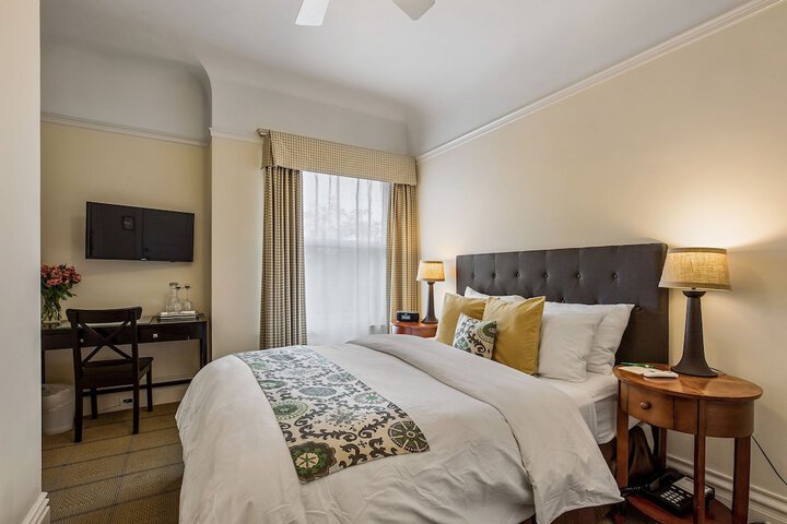 Room 43 of 66