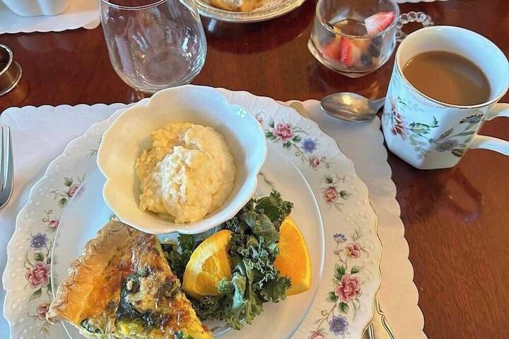 Breakfast/Coffee Service 105 of 113