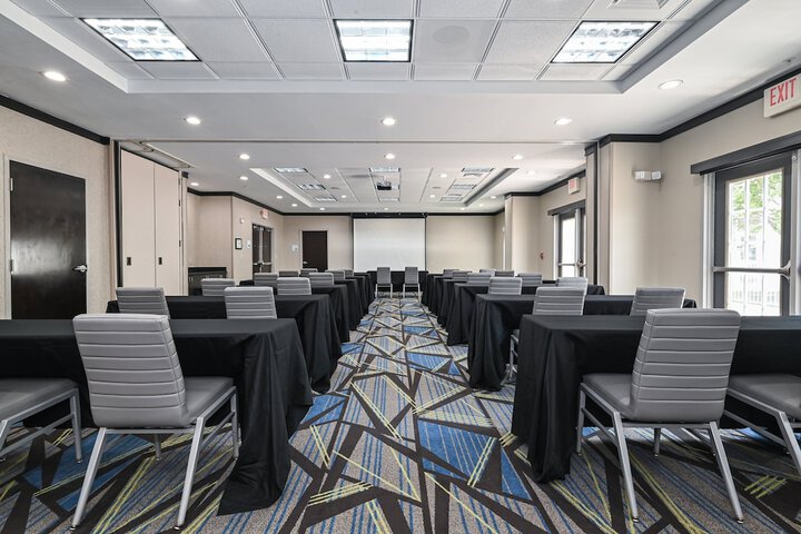 Holiday Inn Express & Suites Charlotte Southeast - Matthews by IHG