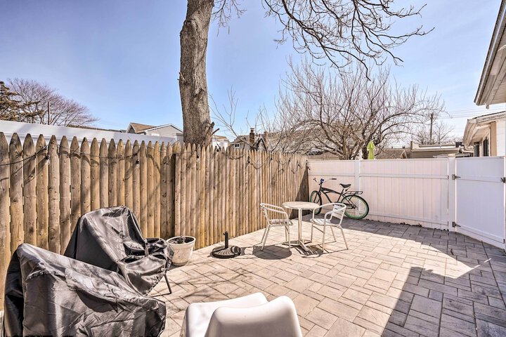 Bright Belmar Cottage Half Mi to Boardwalk!