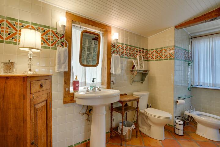 Patagonia Cottage w / Patio & Yard: Walk to Town!