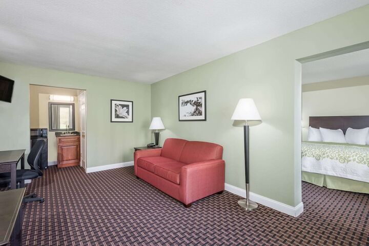 Room 13 of 25