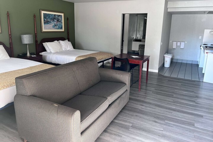 Room 30 of 34