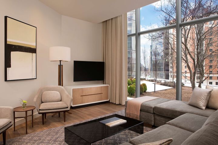 Room 46 of 122