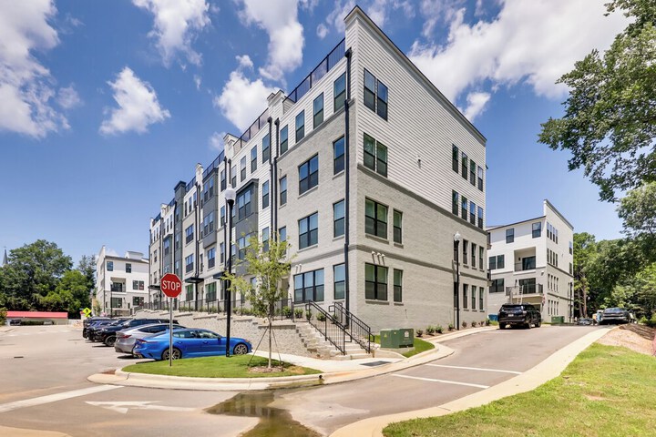 Modern Downtown Apt w / Balcony in Wake Forest!