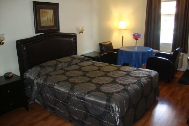 Room 28 of 43