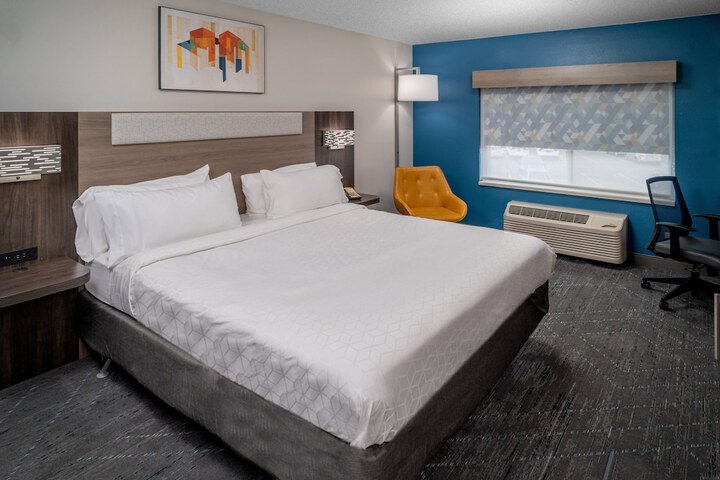 Room 8 of 32