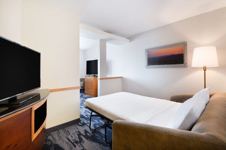 Room 25 of 33