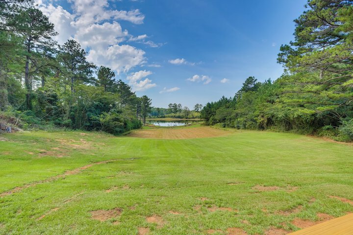 Alabama Retreat w / Private Pond Deck & Pool Table