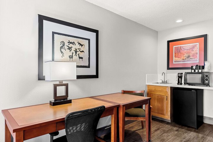 Room 16 of 40