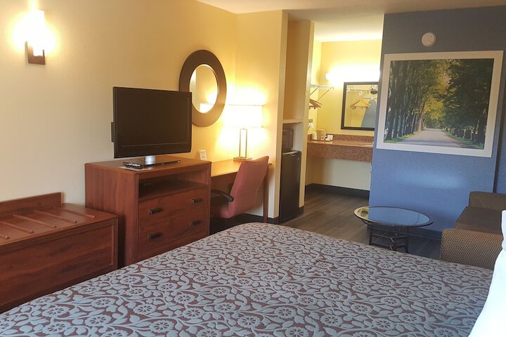 Room 16 of 28
