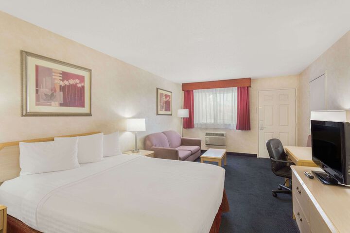 Room 25 of 37