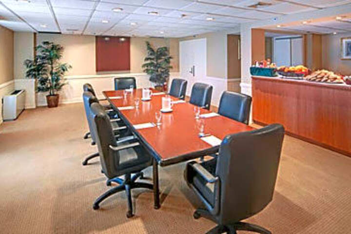 Wyndham Garden Newark Airport