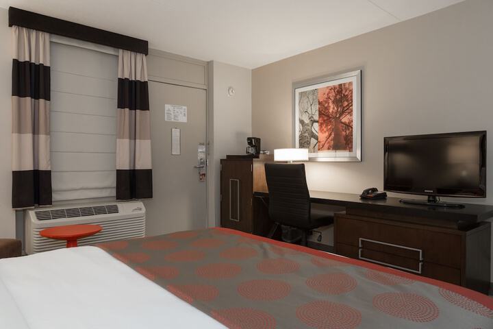 Room 27 of 33