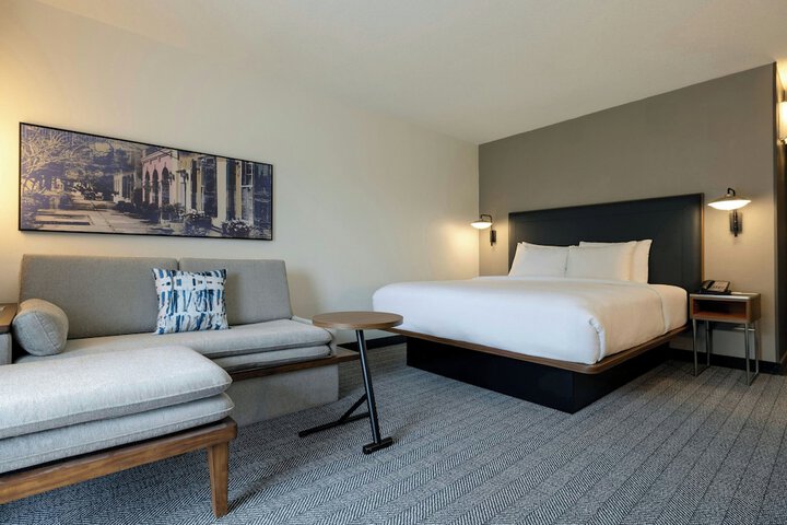 Courtyard by Marriott North Charleston Airport / Coliseum