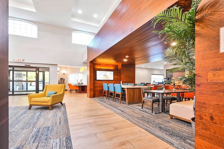 Holiday Inn Express Palestine by IHG