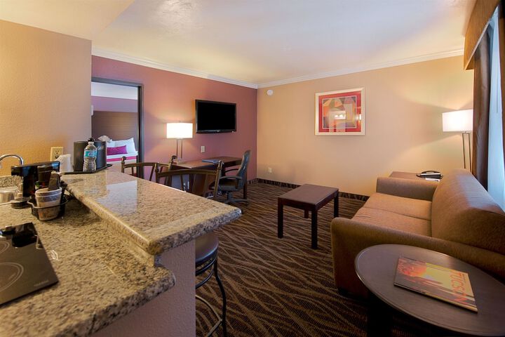 Room 32 of 63