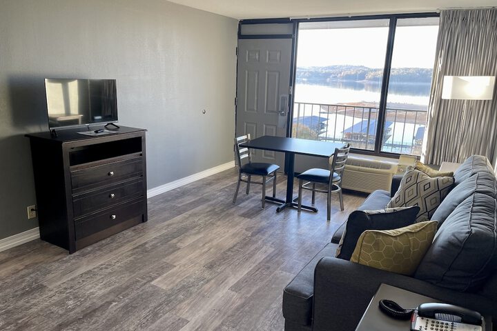 Room 25 of 62